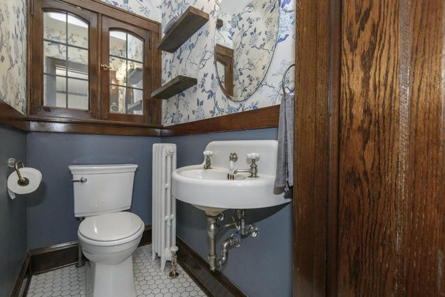 352 N Pinecrest STREET, Milwaukee, WI 53208