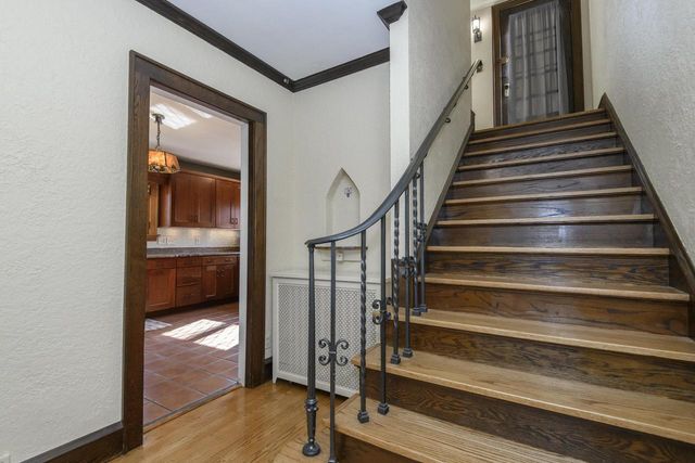 352 N Pinecrest STREET, Milwaukee, WI 53208