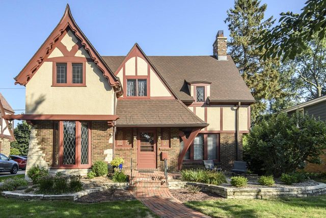 352 N Pinecrest STREET, Milwaukee, WI 53208