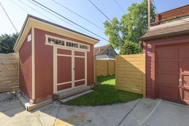 352 N Pinecrest STREET, Milwaukee, WI 53208