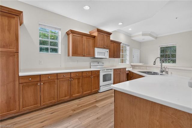 8701 Piazza Del Lago CIR 202, Estero, FL 33928