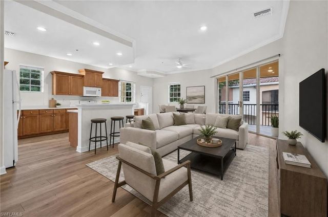 8701 Piazza Del Lago CIR 202, Estero, FL 33928