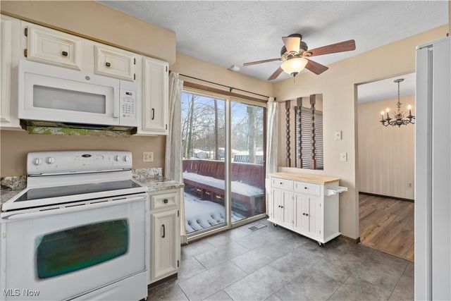 105 Northwood Hollow Court, Amherst, OH 44001