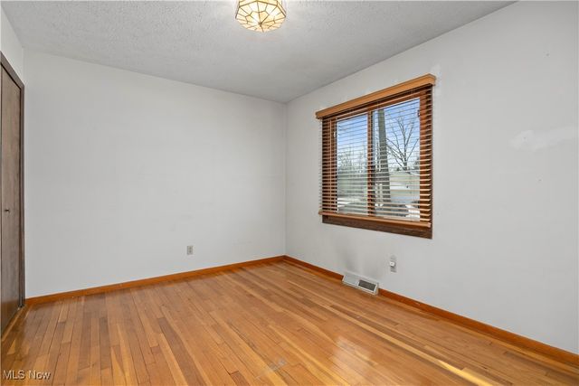 105 Northwood Hollow Court, Amherst, OH 44001