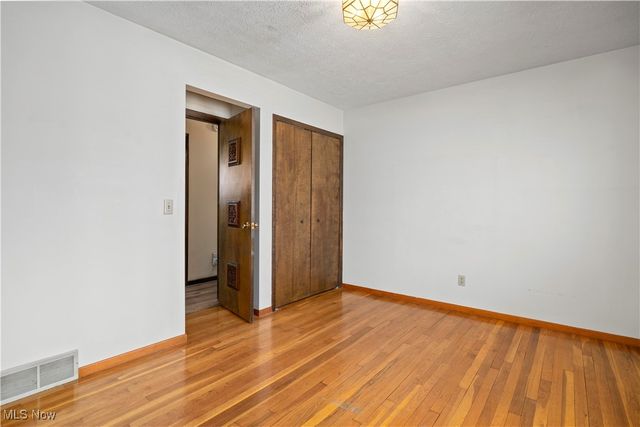 105 Northwood Hollow Court, Amherst, OH 44001