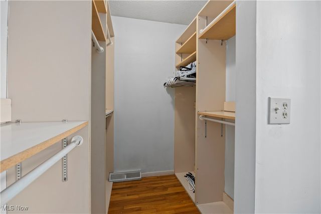 105 Northwood Hollow Court, Amherst, OH 44001