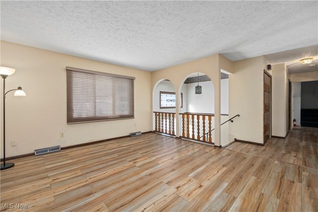 105 Northwood Hollow Court, Amherst, OH 44001