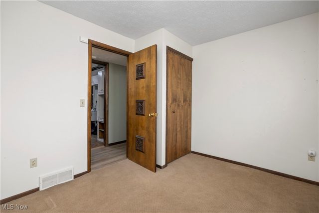 105 Northwood Hollow Court, Amherst, OH 44001