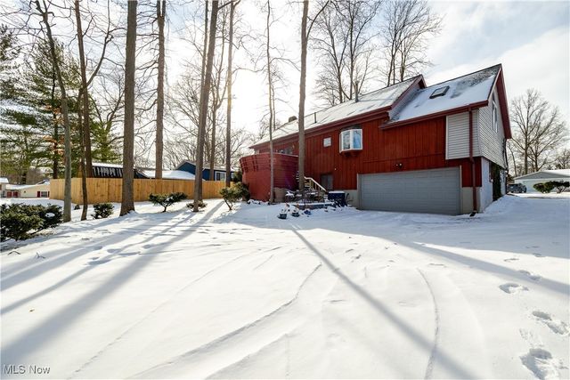 105 Northwood Hollow Court, Amherst, OH 44001