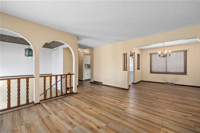 105 Northwood Hollow Court, Amherst, OH 44001