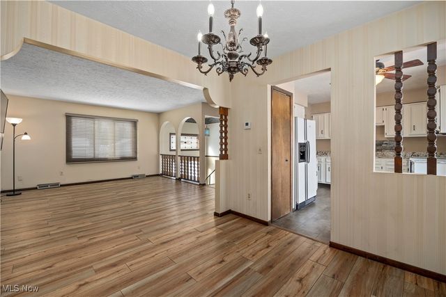 105 Northwood Hollow Court, Amherst, OH 44001