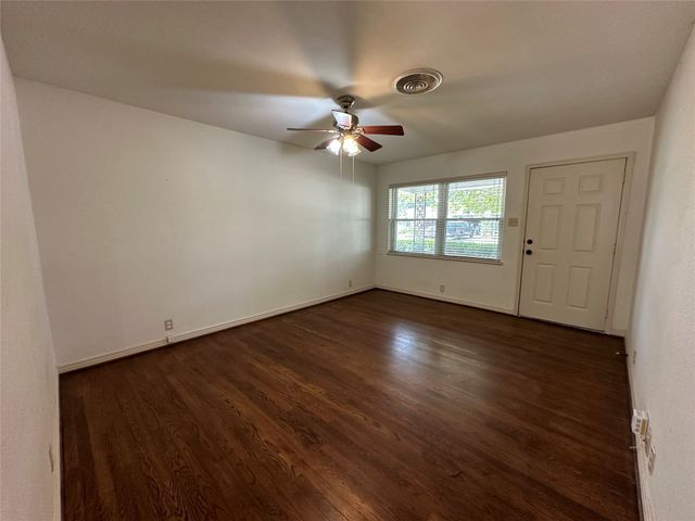 219 Murphy Road, Burleson, TX 76028