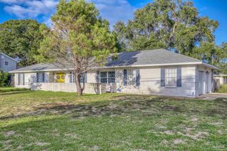 405 Poinciana Dr, Gulf Breeze, FL 32561