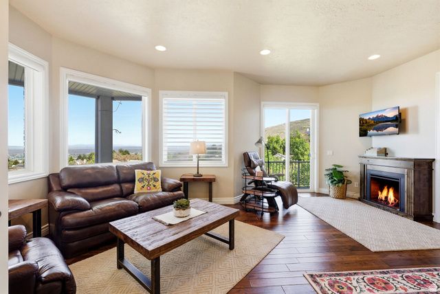 908 FREMONT RD, Bountiful, UT 84010