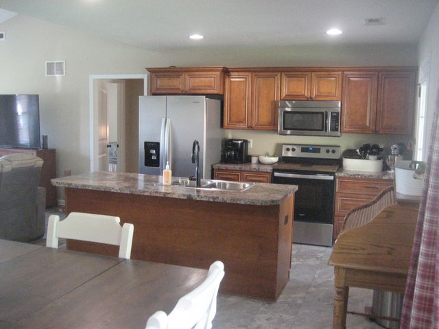 1074 Rainbow Way, Lawrenceburg, KY 40342