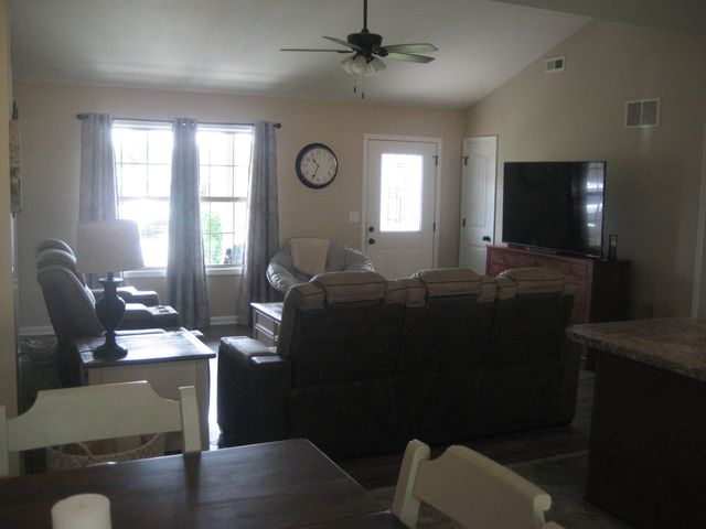1074 Rainbow Way, Lawrenceburg, KY 40342
