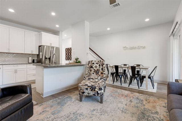 524 Palmer DR, Point Venture, TX 78645