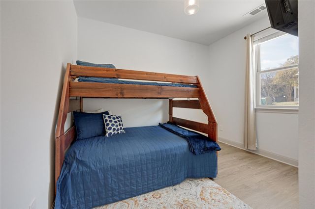 524 Palmer DR, Point Venture, TX 78645