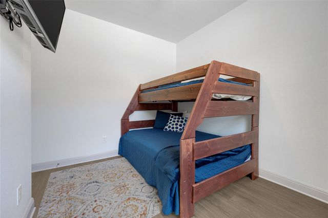 524 Palmer DR, Point Venture, TX 78645