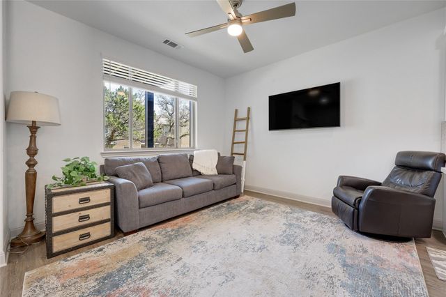 524 Palmer DR, Point Venture, TX 78645