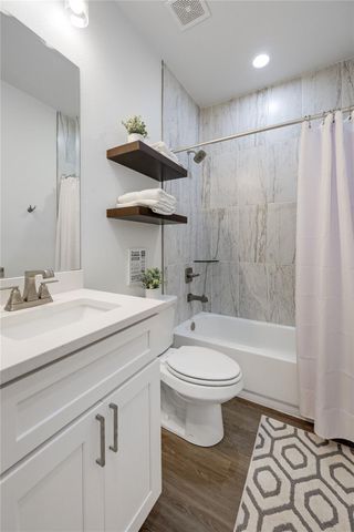 524 Palmer DR, Point Venture, TX 78645