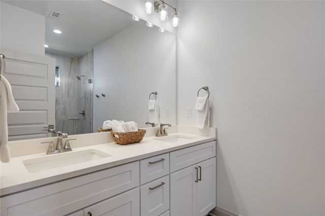 524 Palmer DR, Point Venture, TX 78645