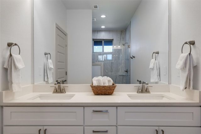 524 Palmer DR, Point Venture, TX 78645