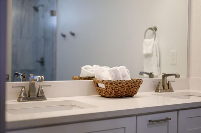 524 Palmer DR, Point Venture, TX 78645