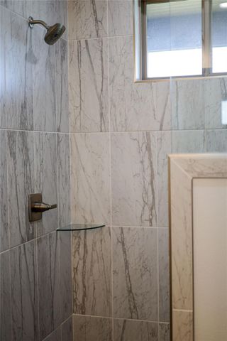 524 Palmer DR, Point Venture, TX 78645