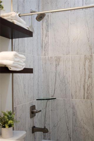 524 Palmer DR, Point Venture, TX 78645