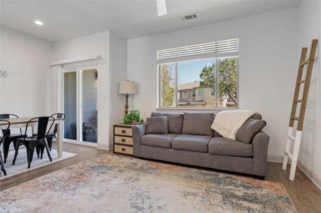 524 Palmer DR, Point Venture, TX 78645