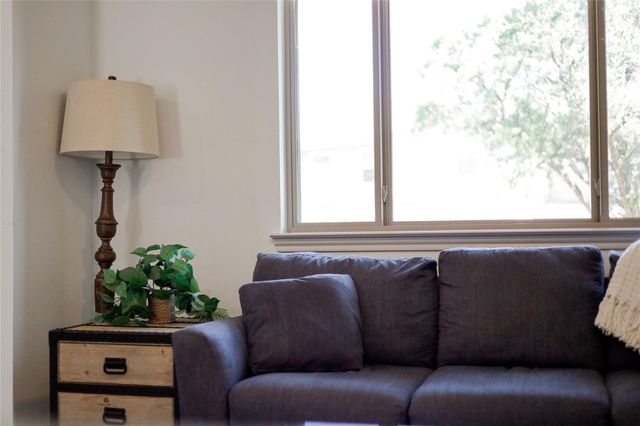 524 Palmer DR, Point Venture, TX 78645