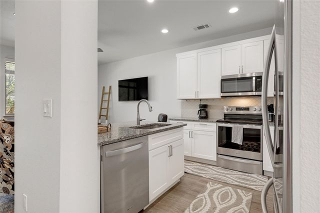 524 Palmer DR, Point Venture, TX 78645