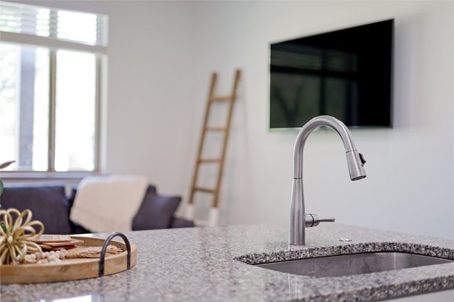 524 Palmer DR, Point Venture, TX 78645