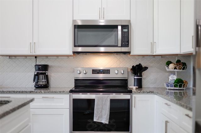 524 Palmer DR, Point Venture, TX 78645