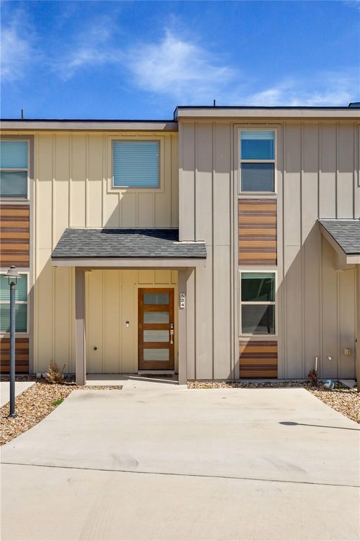 524 Palmer DR, Point Venture, TX 78645