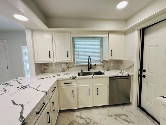 7131 Carvel Lane, Houston, TX 77074