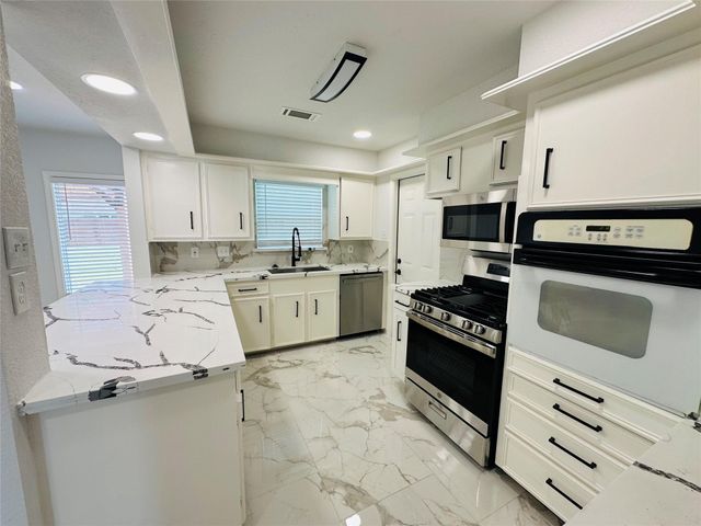 7131 Carvel Lane, Houston, TX 77074