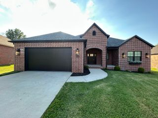 3893 North Sheedy Avenue, Springfield, MO 65803