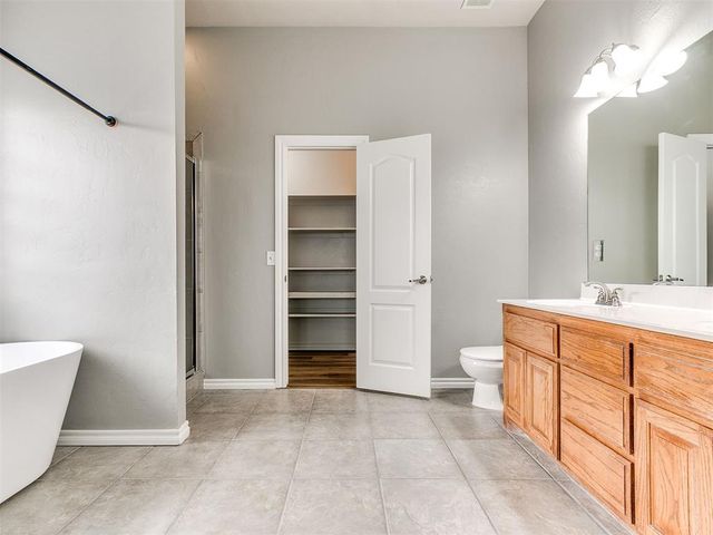 1005 NE 32nd Street, Moore, OK 73160