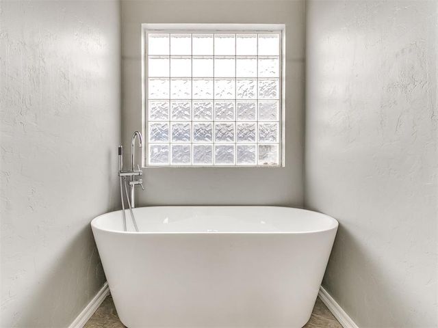 1005 NE 32nd Street, Moore, OK 73160