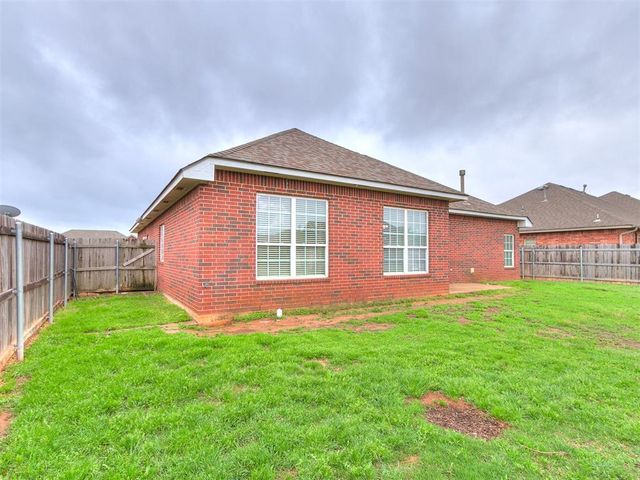 1005 NE 32nd Street, Moore, OK 73160