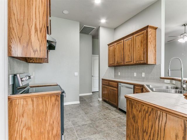 1005 NE 32nd Street, Moore, OK 73160