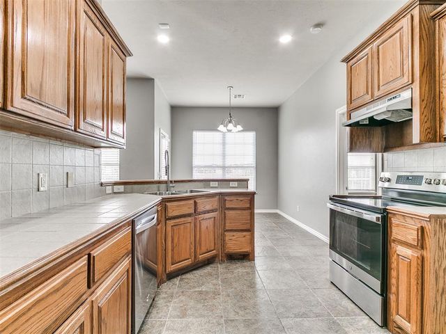 1005 NE 32nd Street, Moore, OK 73160