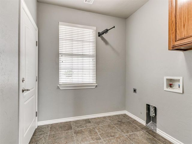 1005 NE 32nd Street, Moore, OK 73160