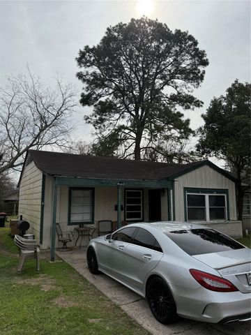 502 N Circle Drive, Baytown, TX 77520