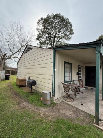 502 N Circle Drive, Baytown, TX 77520