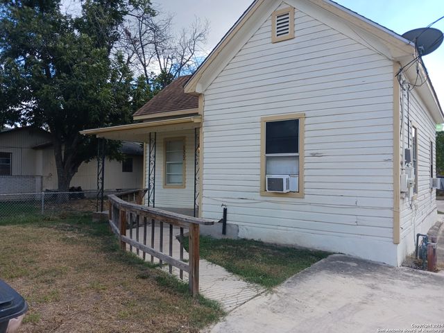 1322 W HUTCHINS PL, San Antonio, TX 78221