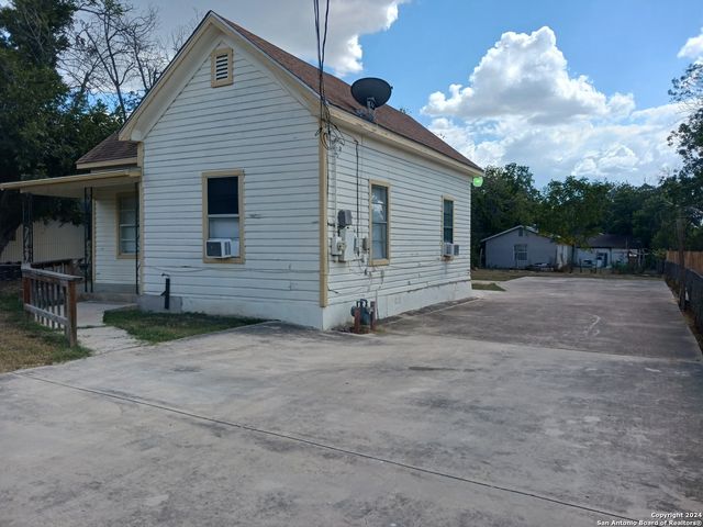 1322 W HUTCHINS PL, San Antonio, TX 78221