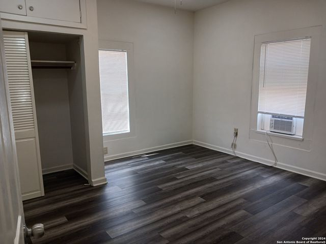 1322 W HUTCHINS PL, San Antonio, TX 78221